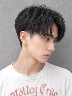 メンズカットニュアンスパーマツーブロックセンターパート20代