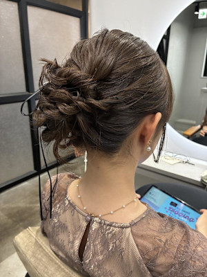 お呼ばれシニョンヘアー