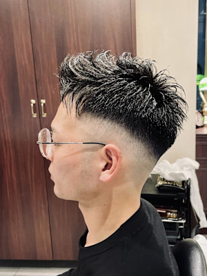 【20代 男性】アップバングスキンフェード
