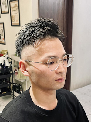 【20代 男性】アップバングスキンフェード