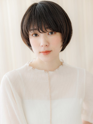 黒髪ダークアッシュ顔周りカットひし形ショートボブ20代30代