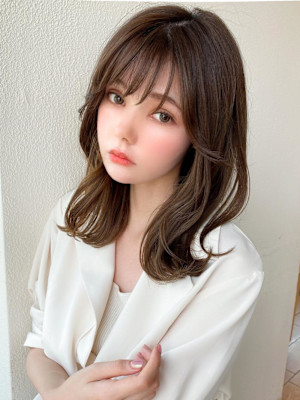 軽さと動きを出した大人かわいいくびれ レイヤー