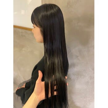 ナチュラルなストレートヘア○ 吉永晶美