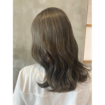 くすみベージュ