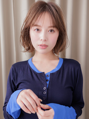 透明感ミルクティーブロンドハッシュレイヤーボブ20代30代