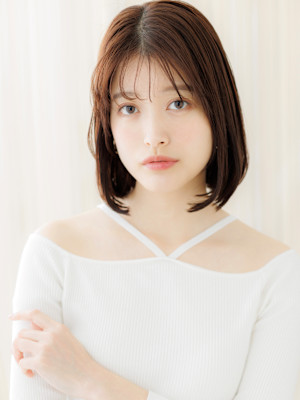 グレージュブラウンシースルー大人美人前下がりボブ30代40代