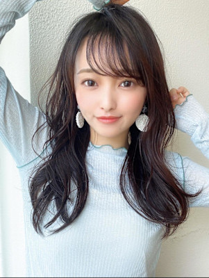 重さを感じさせない軽やかなレイヤー