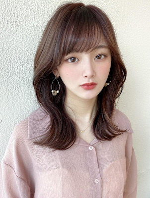 自然な動きと抜け感でつくるシルエット
