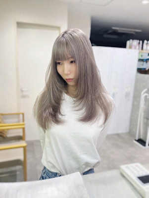 グレージュ×ハイレイヤーロング×ハッシュレイヤー