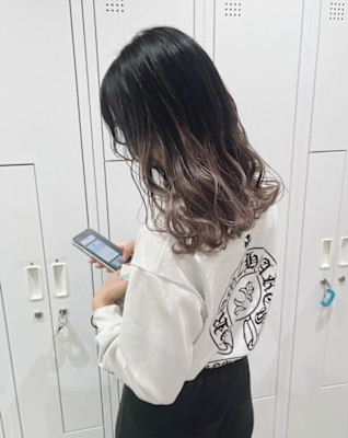 30代40代グラデーションカラー×白髪ぼかし×ウェーブヘア