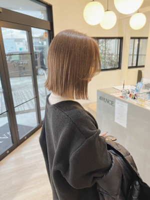 ミルクティーベージュ×切りっぱなしミディ×大人可愛いボブ