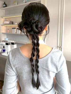 ヘアアレンジ 三つ編み カチモリ風 結婚式 編み下ろし 暗髪