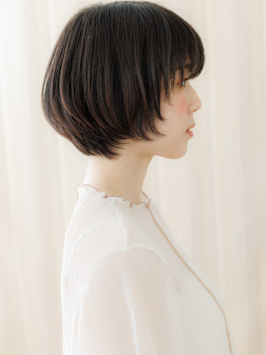 黒髪ダークアッシュ顔周りカットひし形ショートボブ20代30代