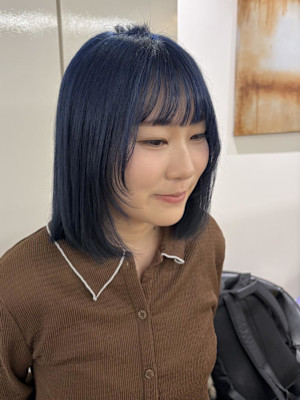 透明感でるネイビーブルー
