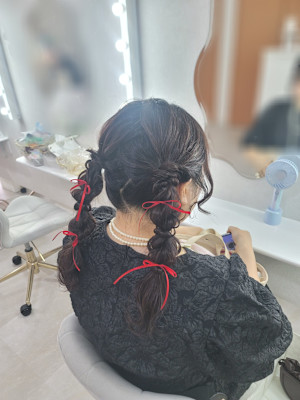 編みおろしツインテール