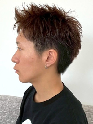 ツーブロック アップバング 30代 ベージュカラー ショート