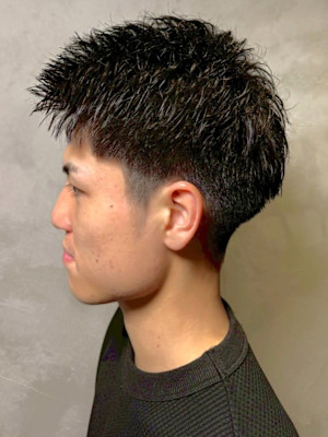 ツーブロック メンズショート 眉毛カット ビジネスヘア 束感