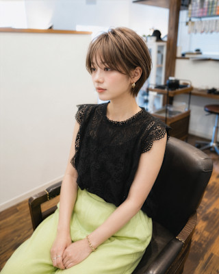 明感カラーの大人可愛い丸みショートスタイル
