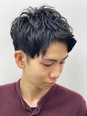 好印象ツーブロック×アップバング。大人のスマート七三ヘア