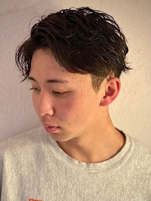 【大人ツーブロック】ニュアンスパーマ×毛流れセンターパート