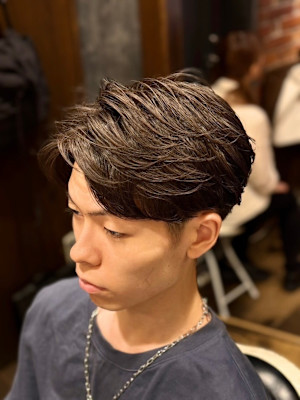 【センターパート×ツーブロック】ニュアンスパーマで魅せる大人
