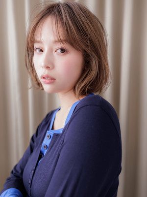 透明感ミルクティーブロンドハッシュレイヤーボブ20代30代
