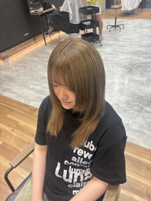 イエローベージュ