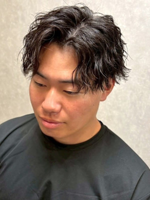 波巻きスパイラルパーマ マッシュショート メンズカット 暗髪