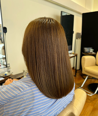 まっすぐ過ぎないナチュラルなストレートスタイル