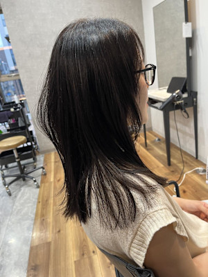 くびれ　ミディアム　カジュアルでモードなヘア