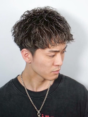 無造作スパイラルパーマスタイル