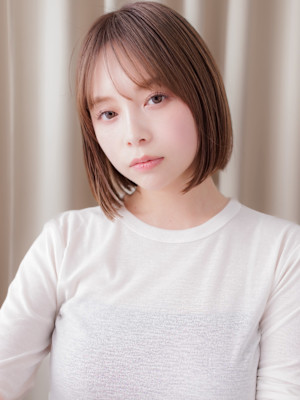 フレンチバングブリーチなし耳掛け小顔前下がりボブ20代30代