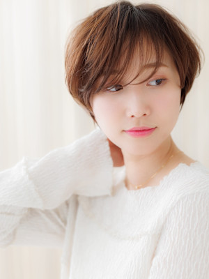ミルクベージュひし形大人美人ナチュラルショート20代30代