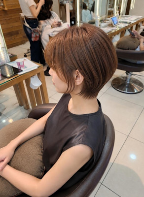 首元が綺麗に見えるくびれショート