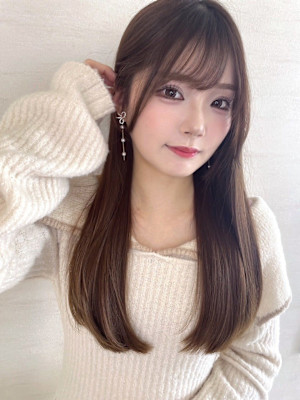 透明感　顔周りカット ストレート ロング ブラウンカラー