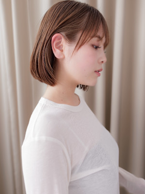 フレンチバングブリーチなし耳掛け小顔前下がりボブ20代30代