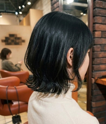 黒髪でも重く見えない大人可愛い外ハネボブ【371スタイル】