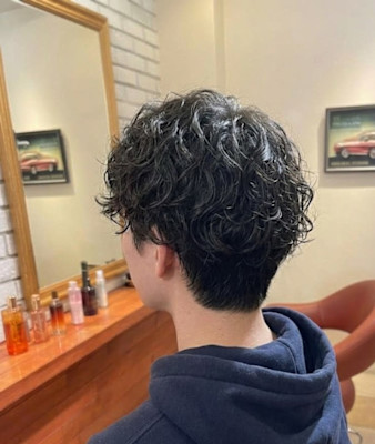 全体にしっかりとした動きを出したメンズのスパイラルパーマスタ