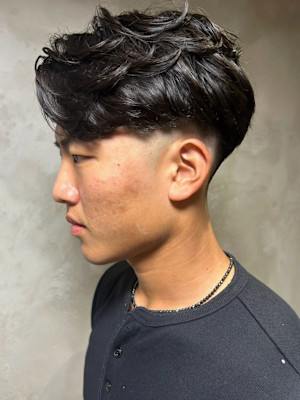 波巻きパーマ 眉毛カット フェードカット メンズカット 黒髪
