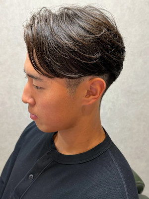 メンズパーマ 眉毛 ヘッドスパ 刈り上げ ツーブロック 暗髪