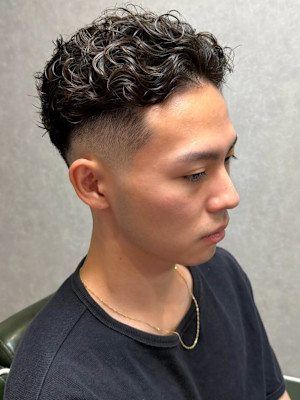 スパイラルパーマ アップバング フェードカット メンズカット