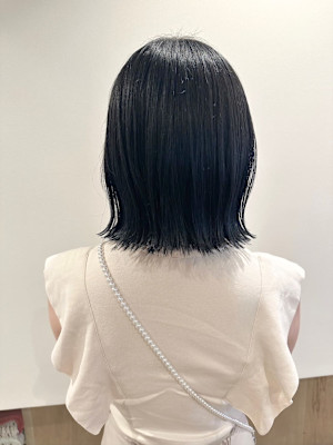 透明感たっぷり♪ブルーブラックボブ