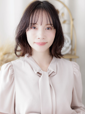 暗髪ローライトカラーブリーチなしゆるふわくびれレイヤー