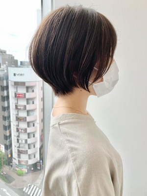 ショートボブ丸みショート白髪ぼかし