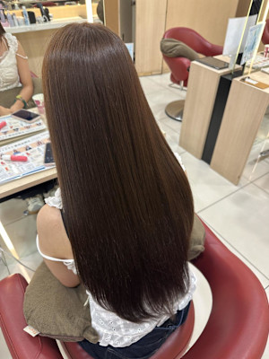 【伊勢原】イルミナカラー+髪質改善で叶える透明感オリーブ