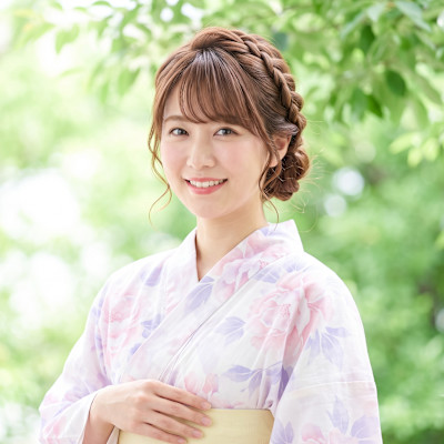 大人フェミニンな編み込みカチューシャ風シニヨンアップ