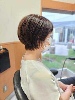 短くしすぎない大人ショートボブで上品なツヤ髪に