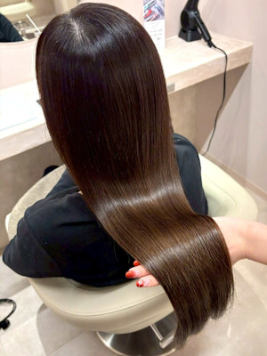 ベージュカラー 髪質改善 ロングヘアサラツヤストレート 艶髪