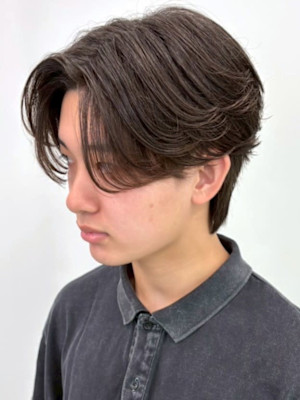 フェザーパーマ ツーブロック 黒髪 センターパート 20代