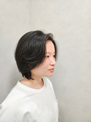 クセを活かしてまとまる、大人可愛いレイヤーボブ